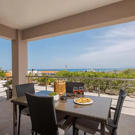 Neso - Peter's Flat Steps To With Great Views *